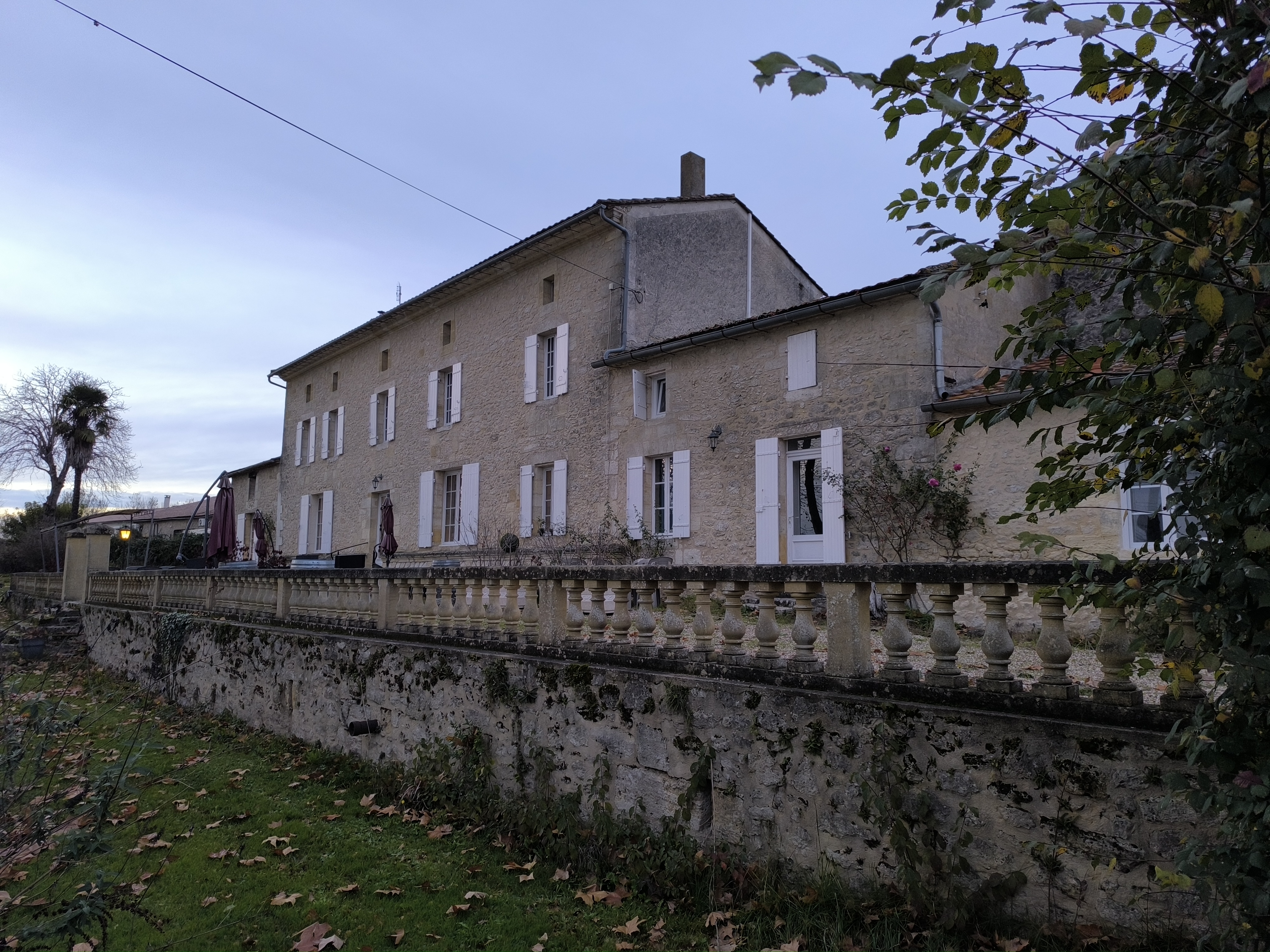Château Puygrenier dans son environnement naturel